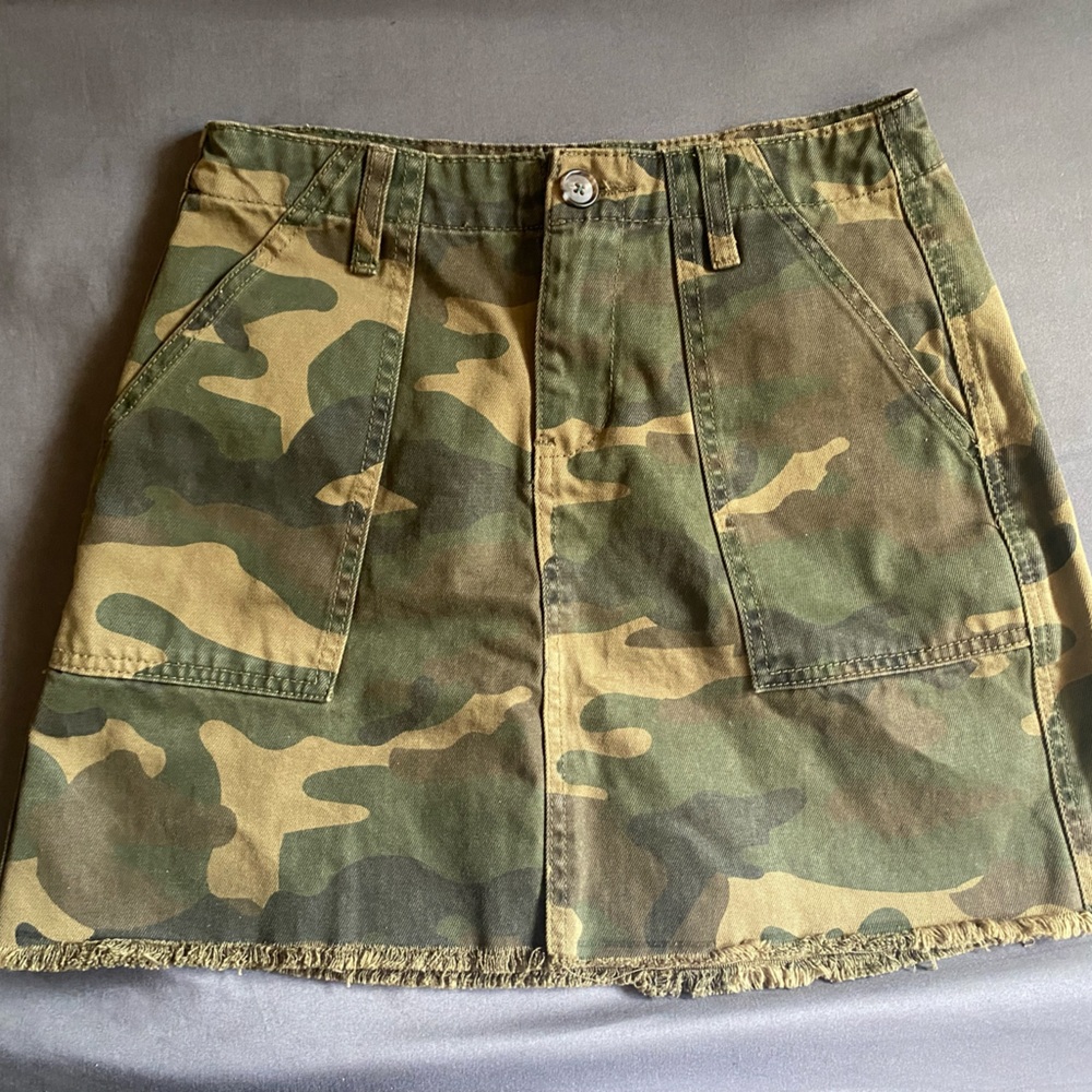 3/$20 BlankNYC camouflage skirt